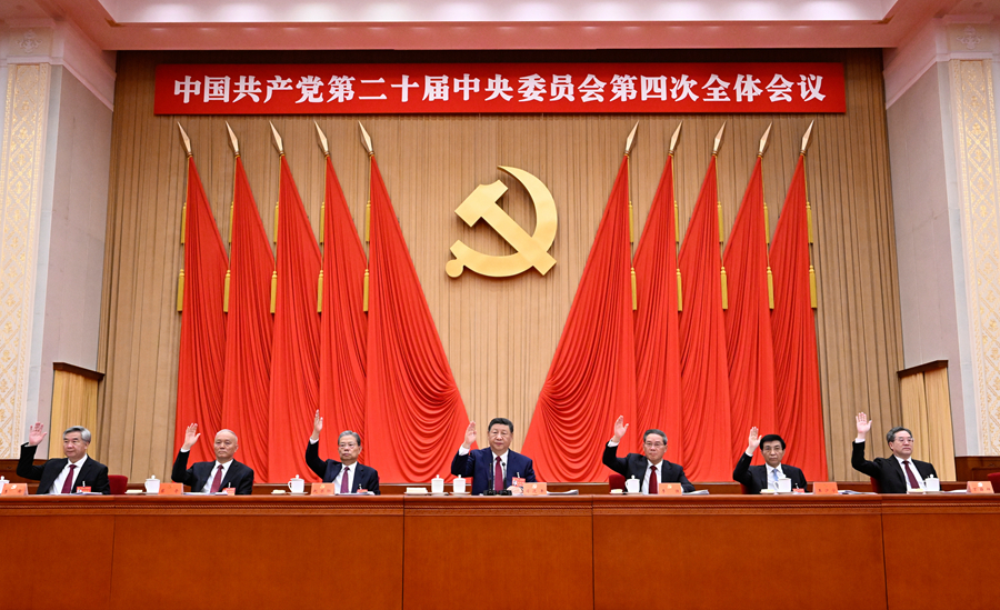   中国共产党第二十届中央委员会第四次全体会议，于2025年10月20日至23日在北京举行。这是习近平、李强、赵乐际、王沪宁、蔡奇、丁薛祥、李希等在主席台上。